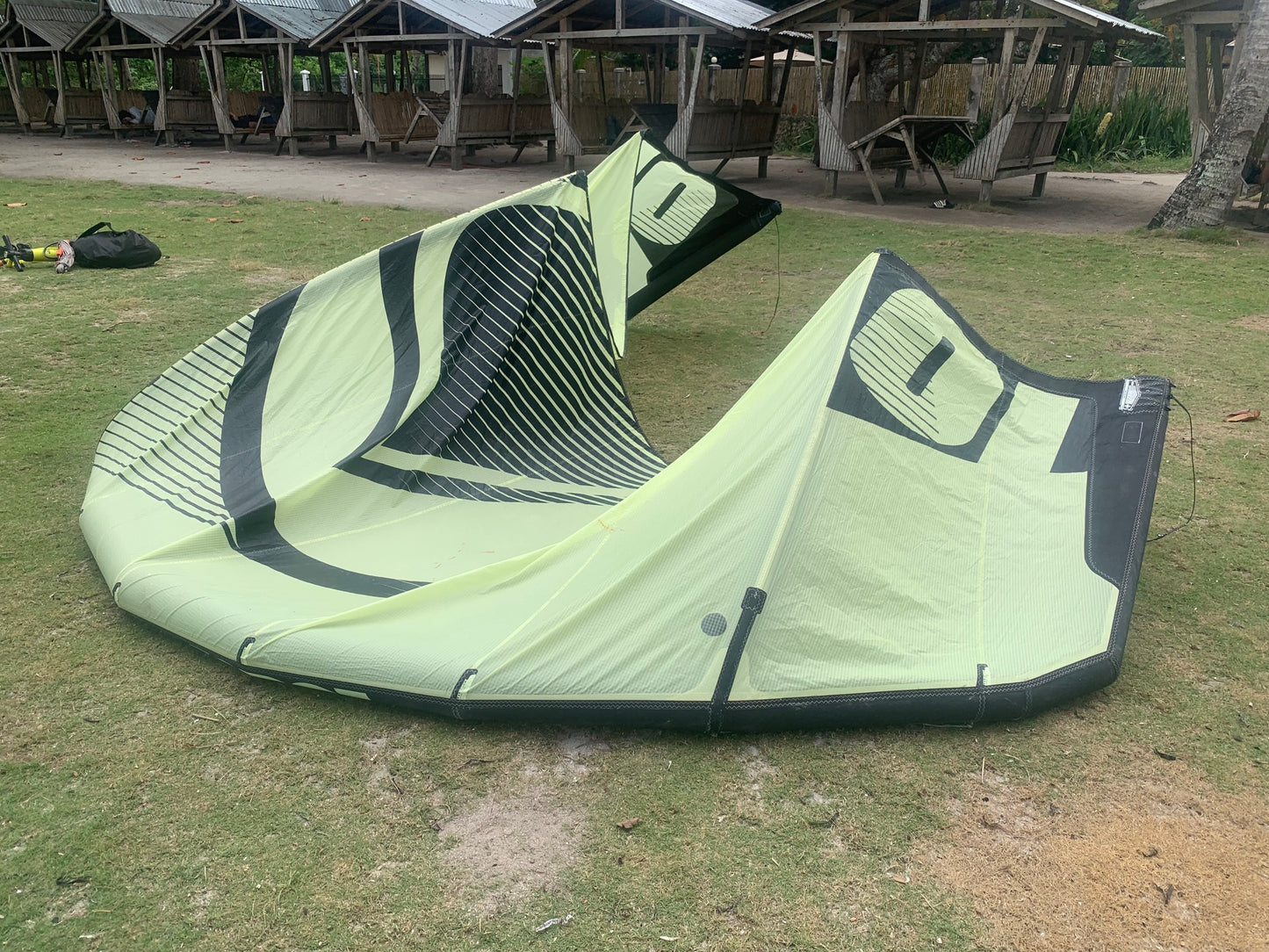 USED 2019 Liquid Force Wow V4 Kite - 10m - Lime